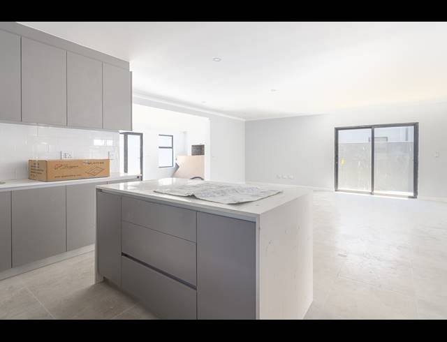4 BEDROOM FREEHOLD FOR SALE IN PARKLANDS NORTH